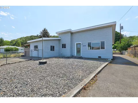 1420 E 14th St, The Dalles, OR 97058