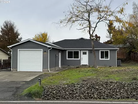 485 Harmony Dr, Roseburg, OR 97471