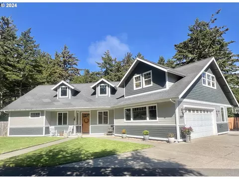 679 Rhododendron Dr, Florence, OR 97439