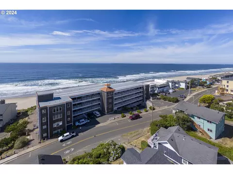 1723 NW Harbor Ave #8, Lincoln City, OR 97367