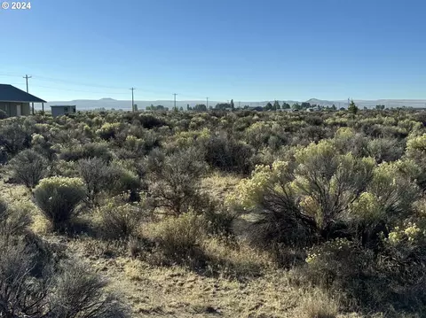 hill ln, Christmas Valley, OR 97641