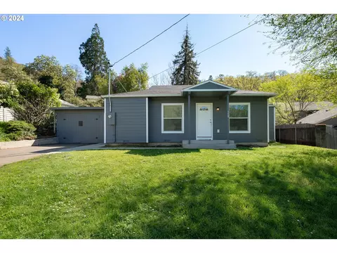 1469 NE Brooklyn Ave, Roseburg, OR 97470