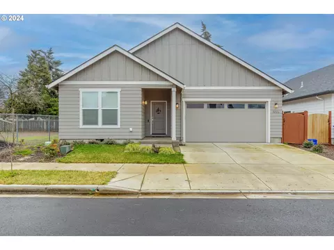 1026 W Olympic St, Springfield, OR 97477