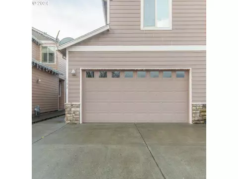 102 Coho Ter, Rainier, OR 97048