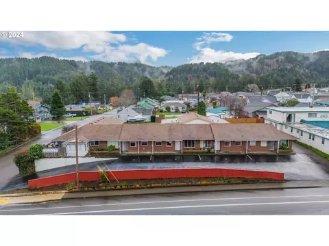 1806 Winchester Ave, Reedsport, OR 97467
