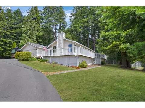 934 Weaver Ln, Brookings, OR 97415