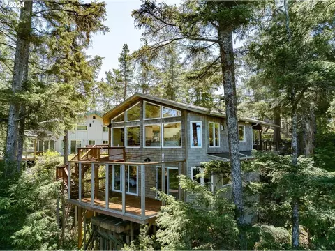 177 College Ave, Manzanita, OR 97130