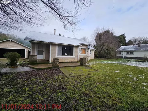 166 Reasoner Ln, Glendale, OR 97442