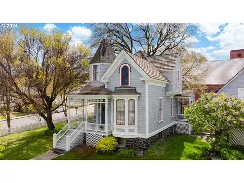 100 W 9th St, The Dalles, OR 97058