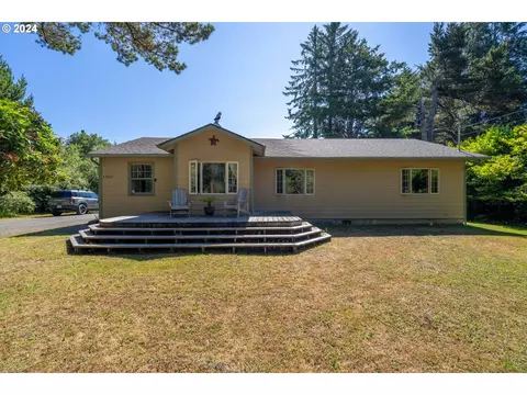 63003 Crown Point Rd, Coos Bay, OR 97420