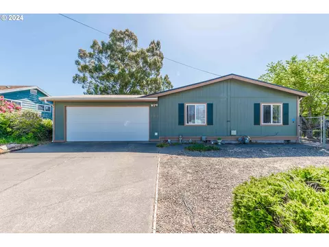 1365 Fenwick St, Coos Bay, OR 97420