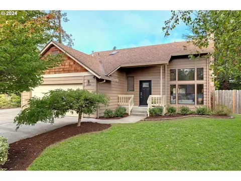 10145 SW Cynthia St, Beaverton, OR 97008