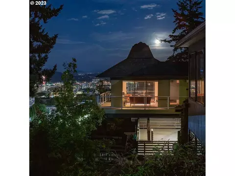 1525 SW College St, Portland, OR 97201