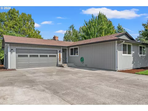15813 NE Sacramento St, Portland, OR 97230