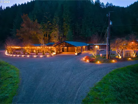1900 Louis Creek Rd, Myrtle Creek, OR 97457