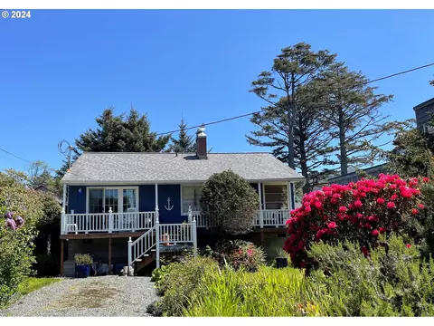 972 S Breaker Ave, Rockaway Beach, OR 97136