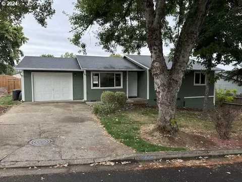 482 Corona Loop Rd, Roseburg, OR 97471