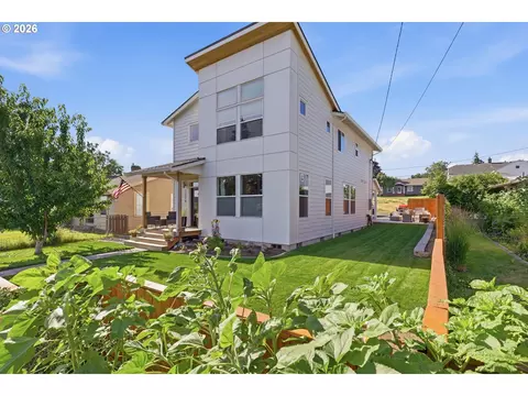 1224 E 8th St, The Dalles, OR 97058 photo 2