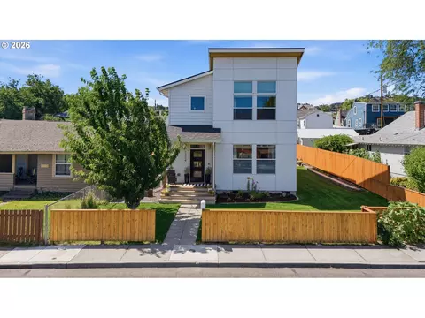 1224 E 8th St, The Dalles, OR 97058