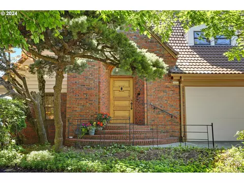 3852 NE Alameda St, Portland, OR 97212