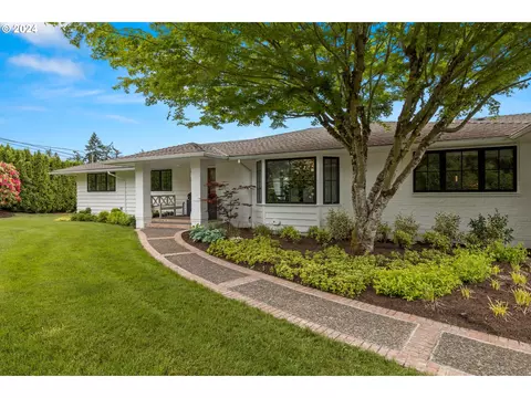 1255 Hoodview Ln, Lake Oswego, OR 97034