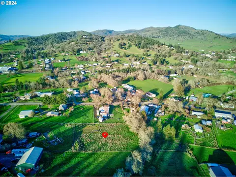 581 Glengary Loop Rd, Roseburg, OR 97470