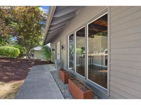 8775 SW Bridletrail Ave, Beaverton, OR 97008