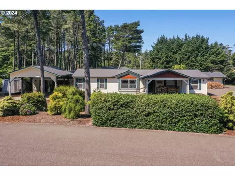 88940 Twin Lakes Ct, Florence, OR 97439