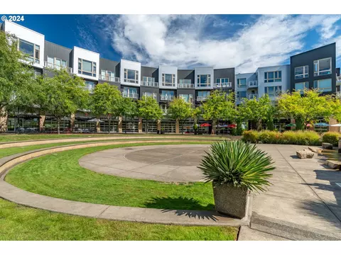 12600 SW Crescent St #302, Beaverton, OR 97005