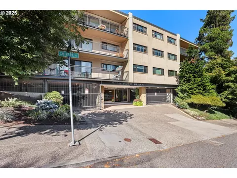 2393 SW Park Pl #210, Portland, OR 97205