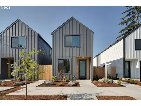 5823 SE Liebe St, Portland, OR 97206