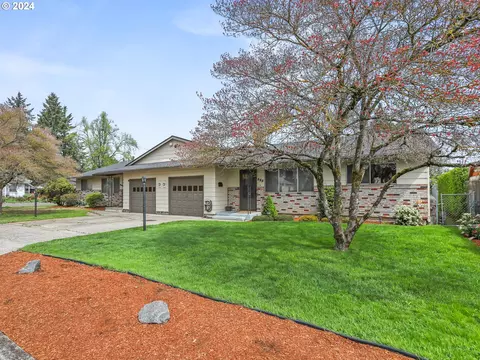 565 Barton Ave, Gladstone, OR 97027