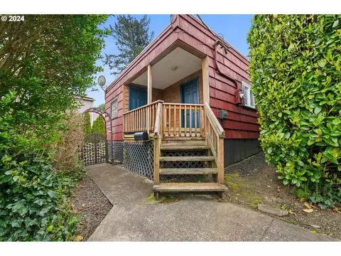 1130 8th St, Astoria, OR 97103