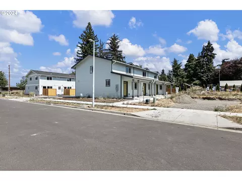 789 St Charles St, Eugene, OR 97402