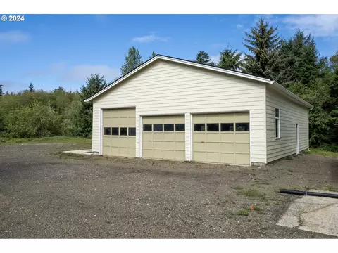 2700 Hughey Street West, Tillamook, OR 97141