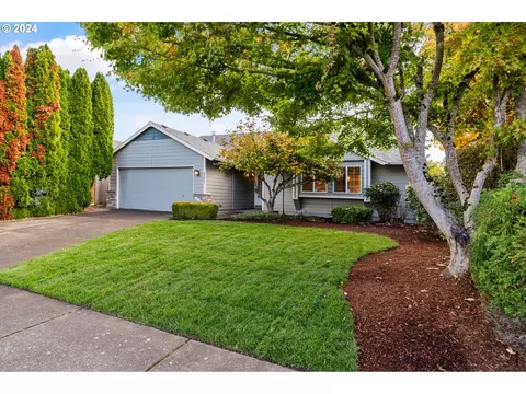 2592 Jamestown St, Woodburn, OR 97071