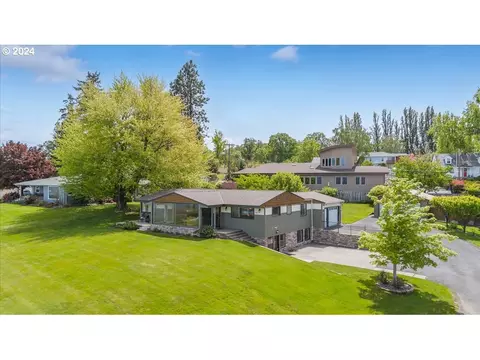 220 W Scenic Dr, The Dalles, OR 97058
