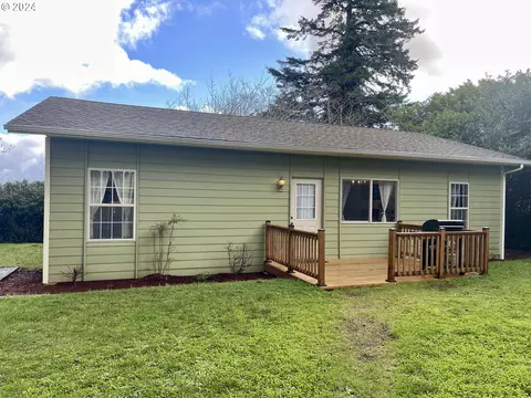 2245 Clark St, North Bend, OR 97459