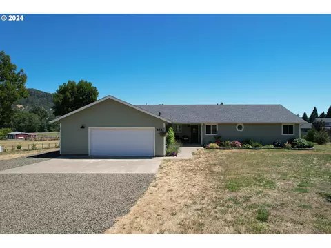 252 Lupine Ln, Roseburg, OR 97471