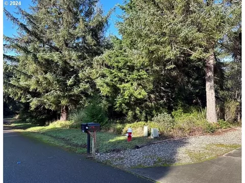 11 Th St SE, Bandon, OR 97411