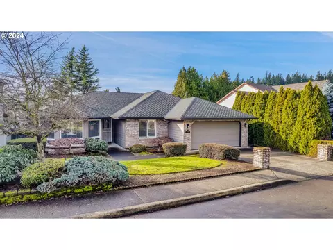 15015 SE Lostine Dr, Clackamas, OR 97015