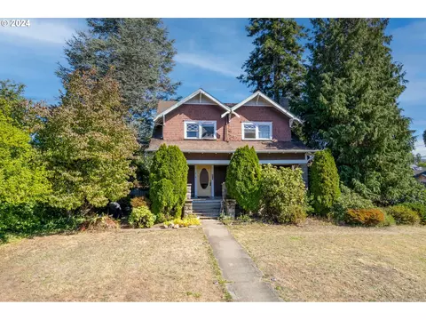 525 5th St, Myrtle Point, OR 97458