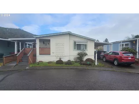 828 Shadow Ranch Ln, Roseburg, OR 97470