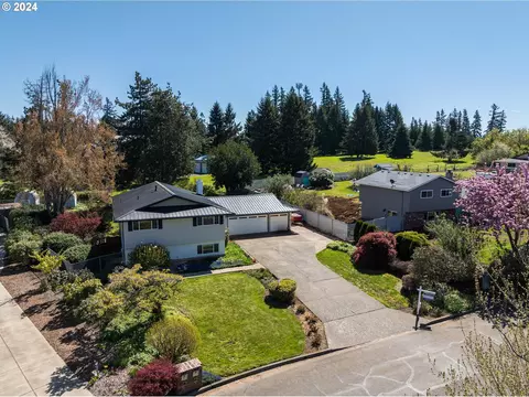 15821 S Wilshire Cir, Oregon City, OR 97045