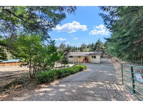 24724 W Demming Rd, Elmira, OR 97437