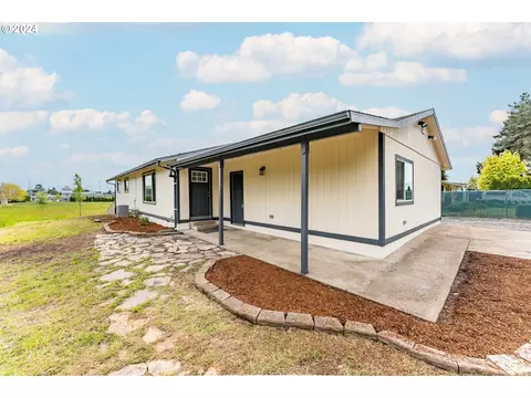825 SW Linden Ln, Dundee, OR 97115
