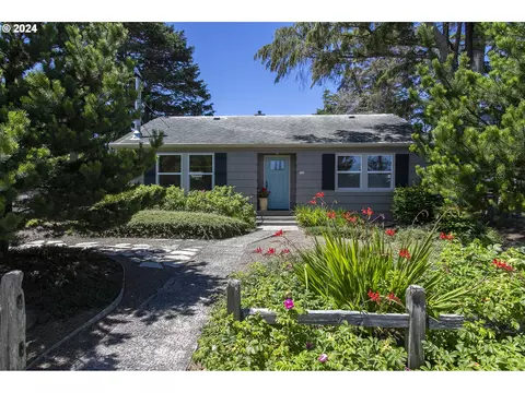 780 S Downing St, Seaside, OR 97138