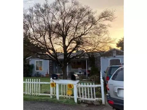1042 SE 1048 Se 151st Ave, Portland, OR 97233