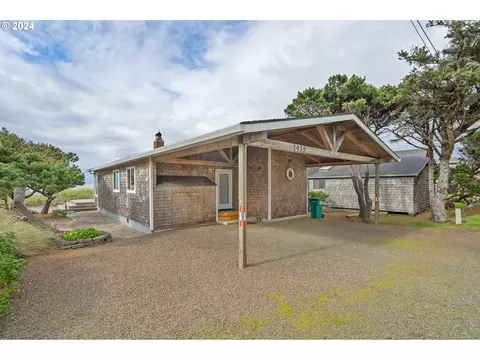 1435 N Pacific Ln, Rockaway Beach, OR 97136
