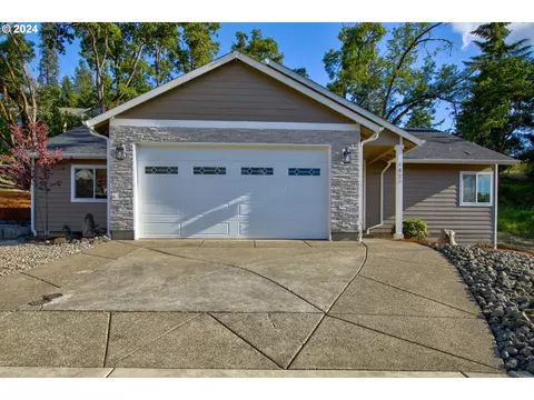 1821 NE Alameda Ave, Roseburg, OR 97470